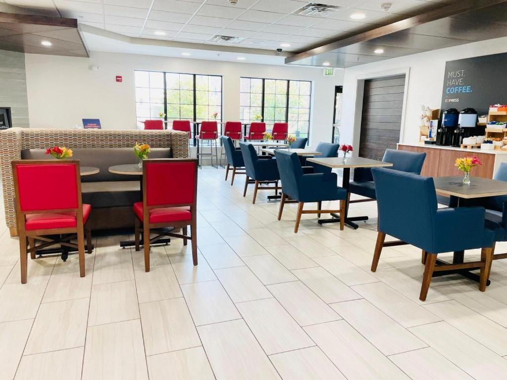 Holiday Inn Express Hotel & Suites Grand Island By Ihg Exteriér fotografie