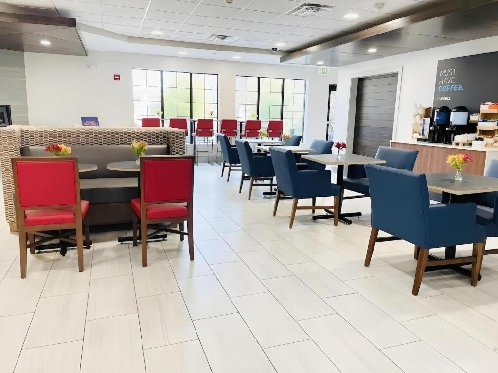 Holiday Inn Express Hotel & Suites Grand Island By Ihg Exteriér fotografie